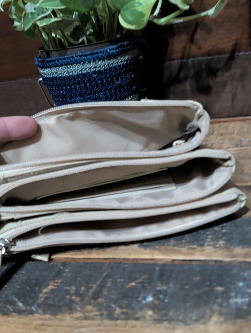 No Brand Tag Gold Women's Multi-Zip Wristlet Pouch
